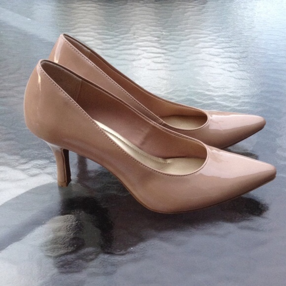 Pointed Nude Heels! 👠